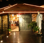 A meal at Marrakesh restaurant is like spending noontime inside the pages of ‘Arabian Nights’: from the authentic d?cor, the outfits of the waiting staff, the gracious service, to the meals themselves with tempting names such as Tajine Dal Jazar, Tajine Delranmi, and Lekok Ma’amrin.  When combined with appetizers, and dessert, this business meal turns out to be a worthwhile Oriental trip.